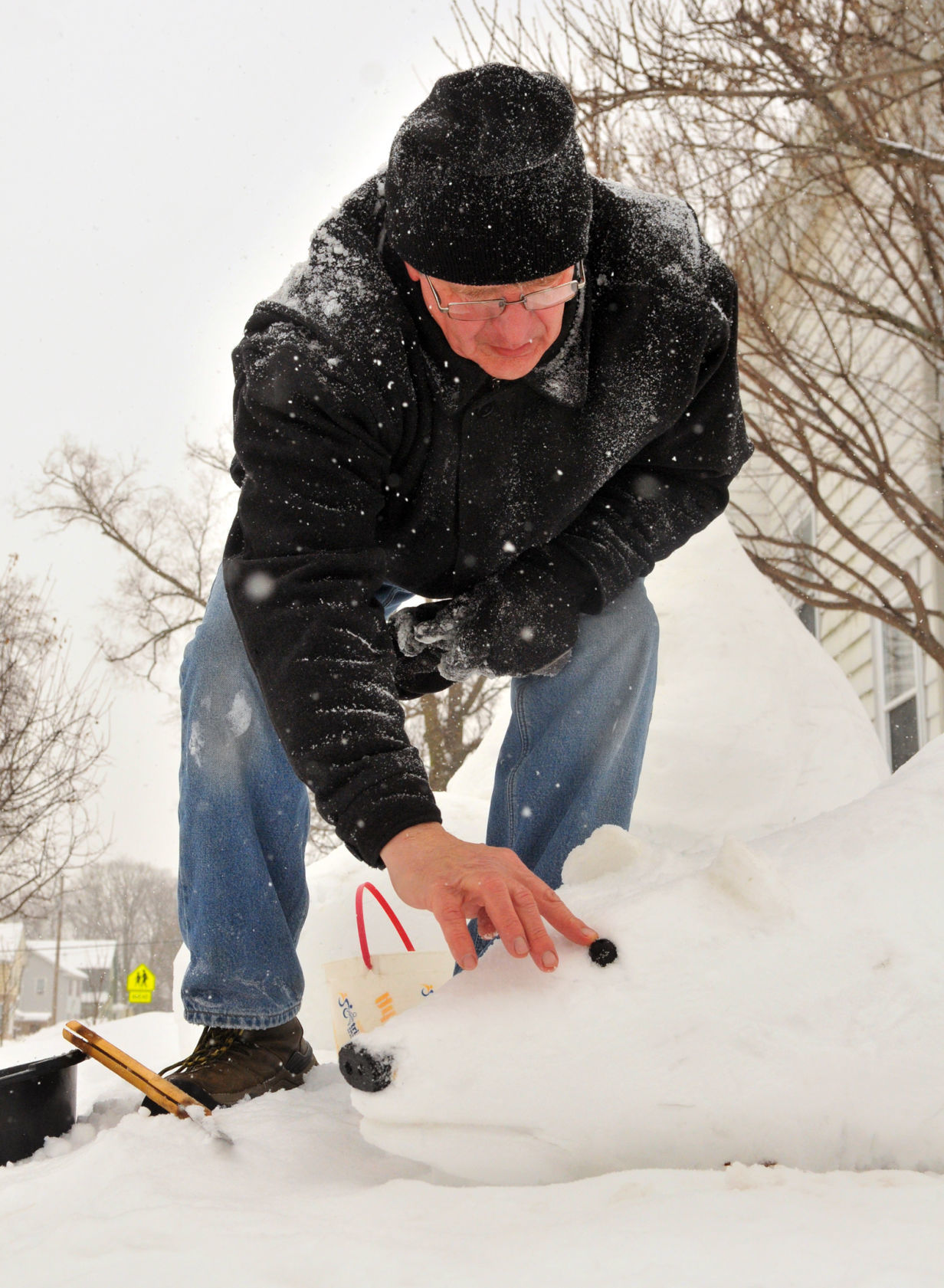 Polar bear snow sculpture